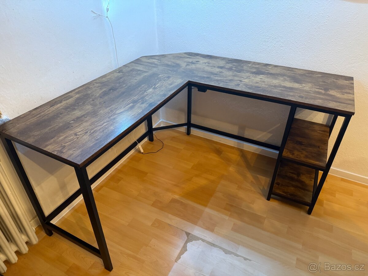 Rohový psací stůl ve vintage designu