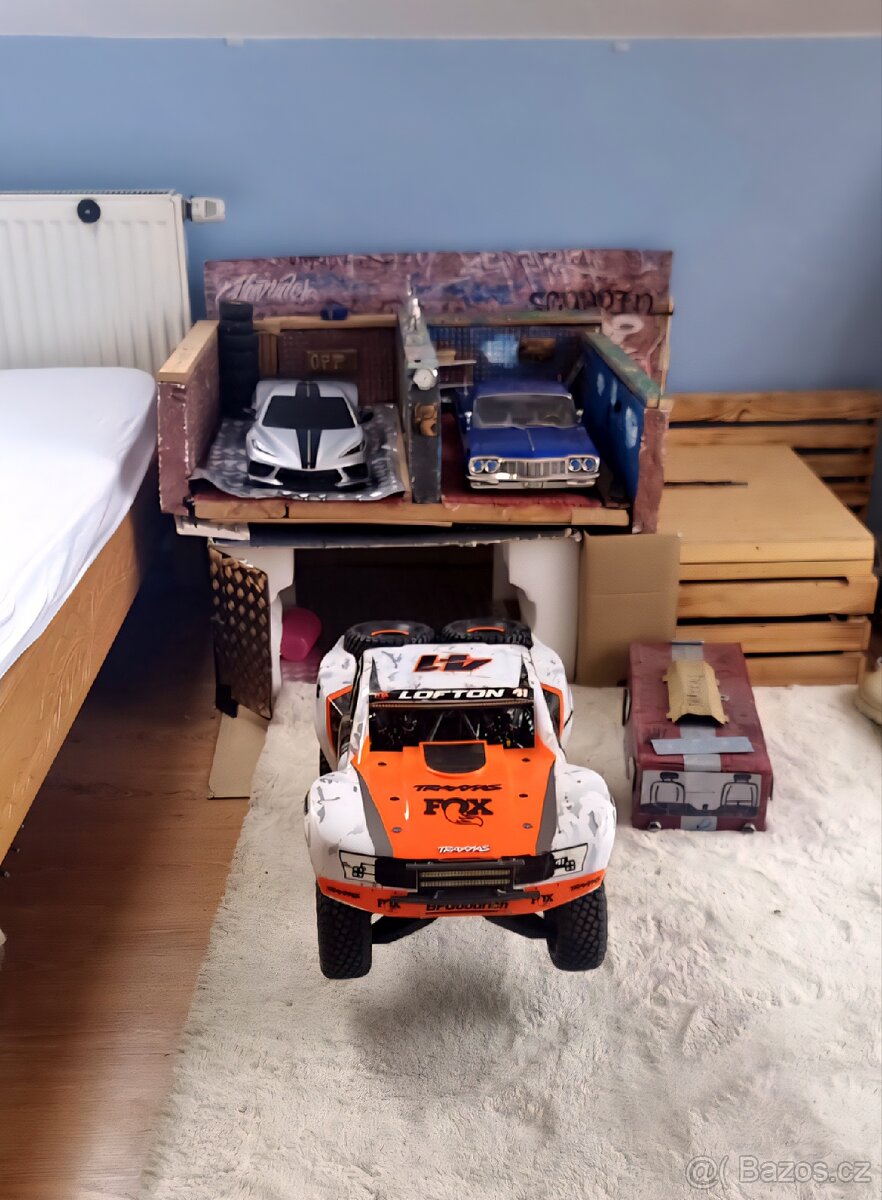 Traxxas UDR 1:8