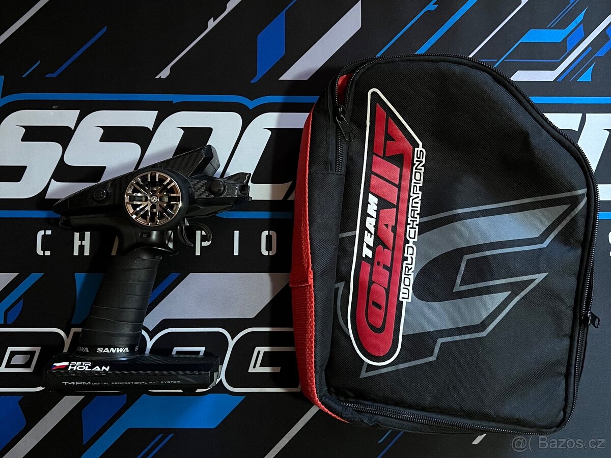 Futaba 4PM RC vysílač, ovladač