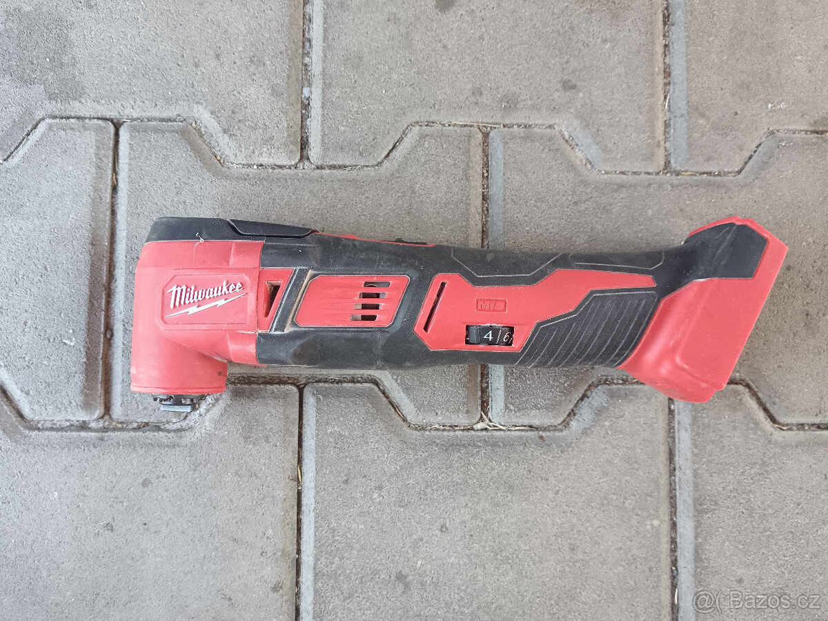 oscilační pila bruska Milwaukee M18 BMT-0