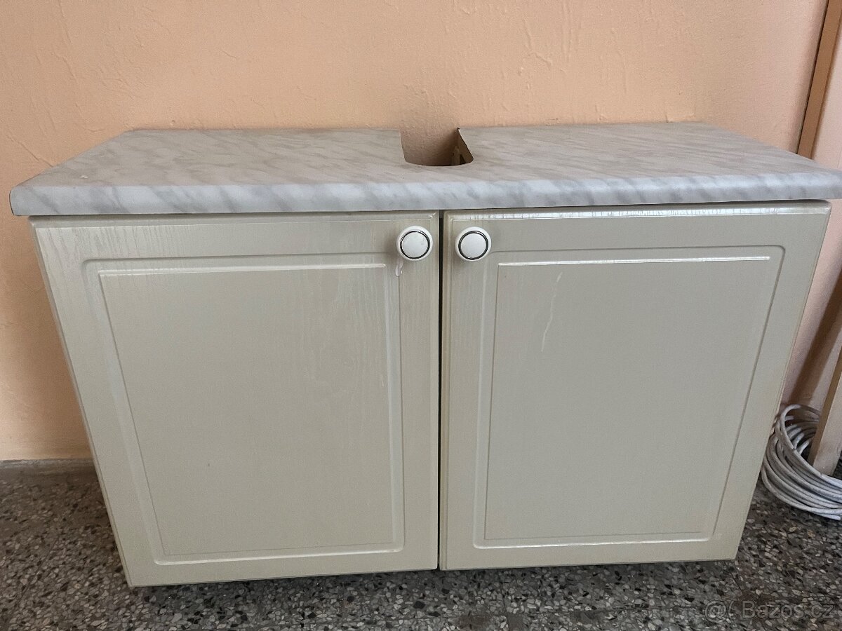 Nábytek- skříňky do koupelny