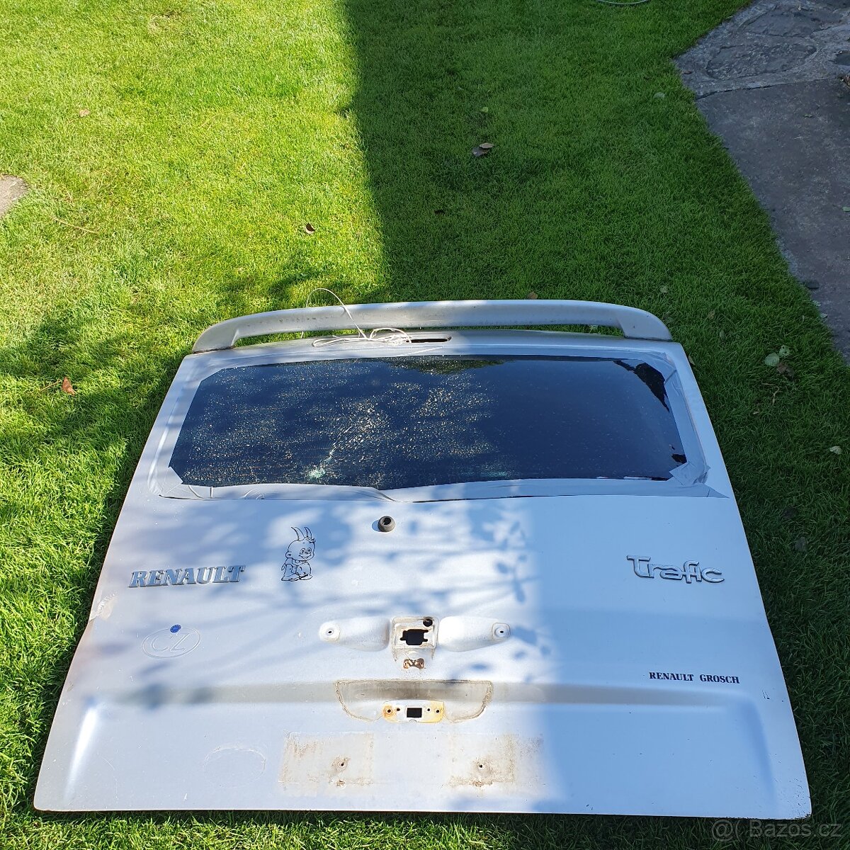 Renault Trafic zadní dveře / zadní vrata / zadní víko