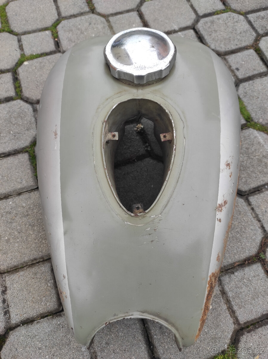 nádrž jawa pérák