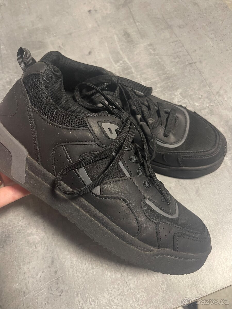 Černé chlapecké botasky