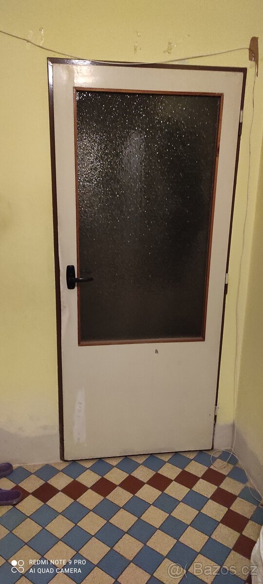 Dveře pokojové.