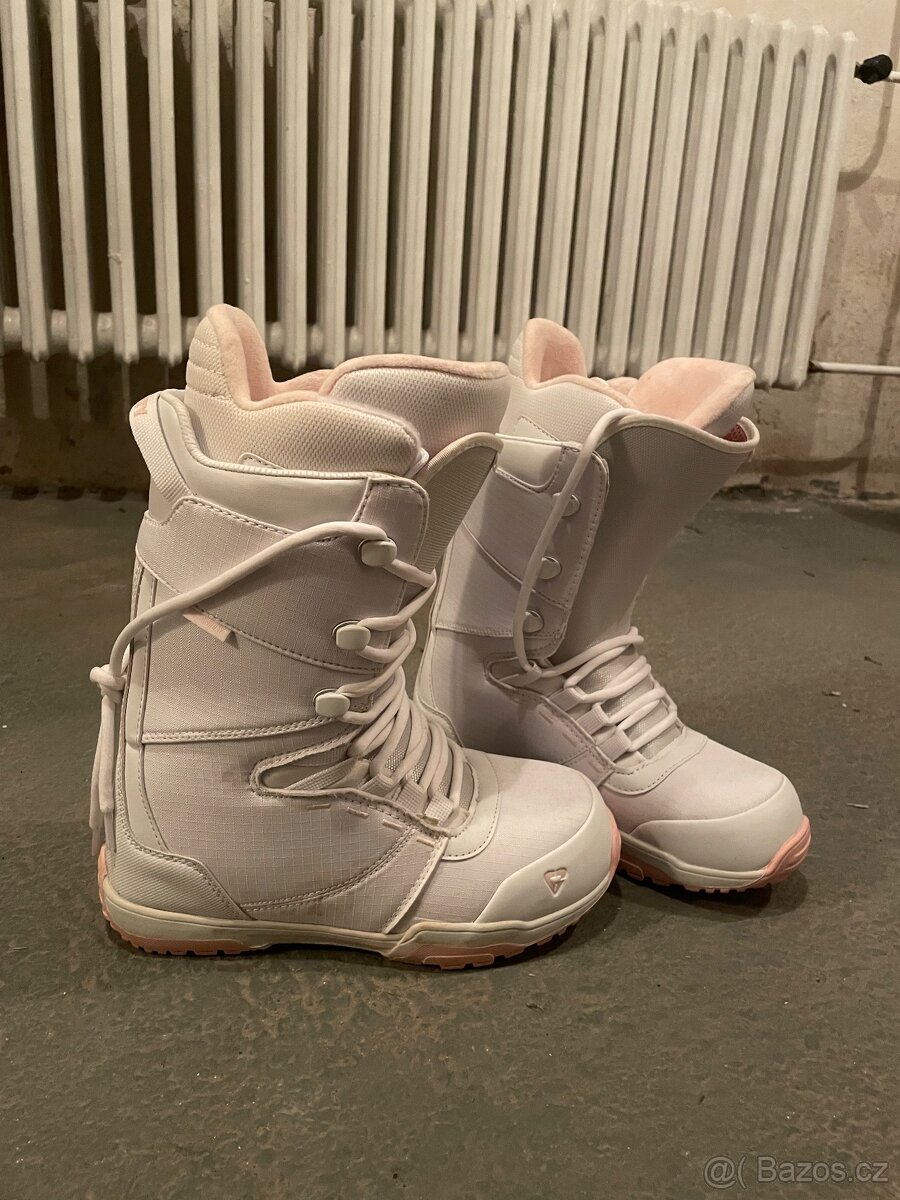 Obuv, boty na snowboard, velikost 38,5