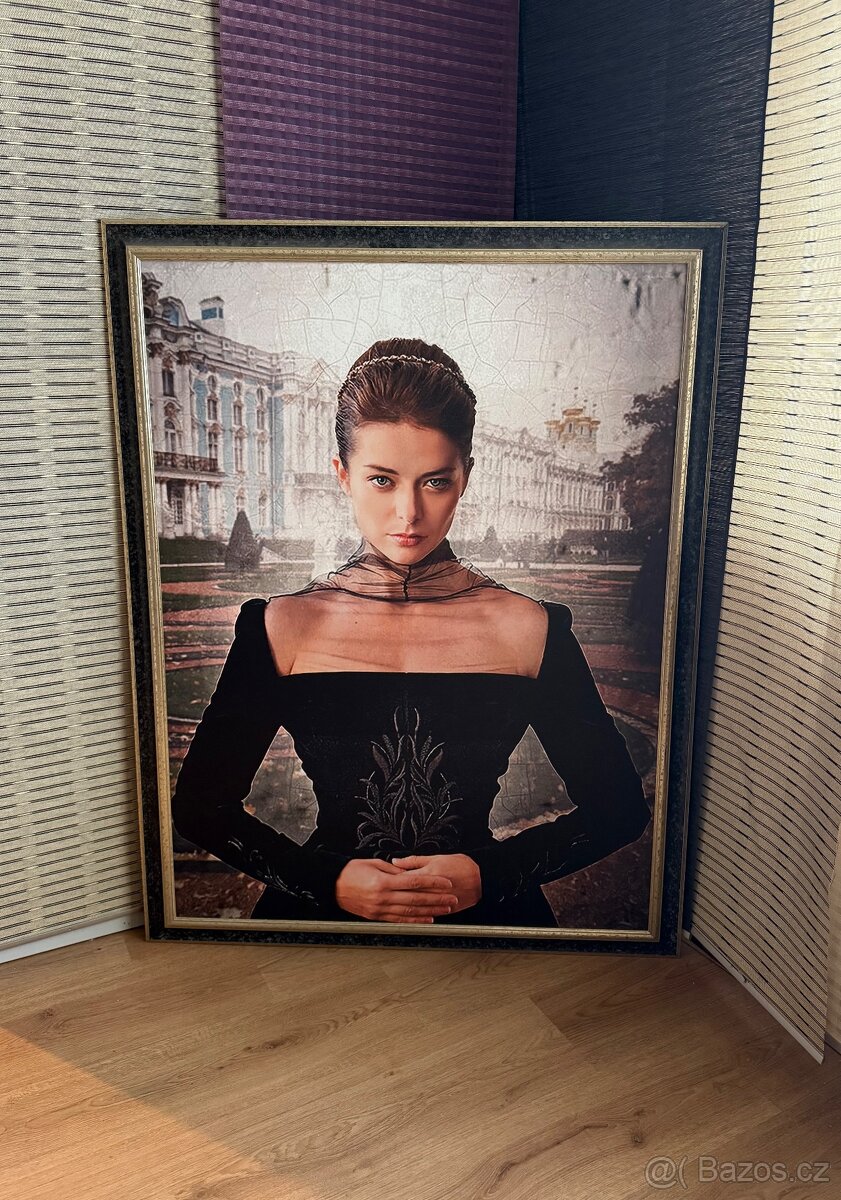 Velký dekorativní obraz – portrét ženy, rámováno (132×102 cm