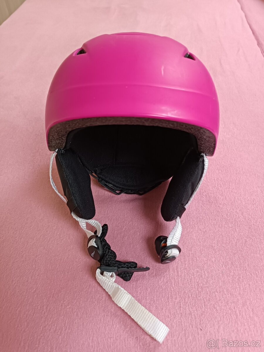 Dívčí helma na lyže a brusle