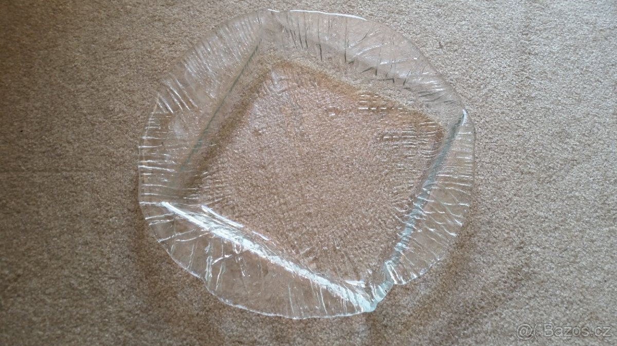 Skleněný tác průměr cca 33cm Rudolfova huť Pánek