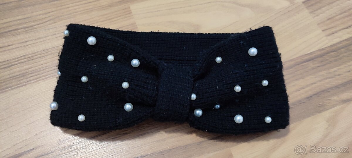 Zimní čelenka s perlami, černá