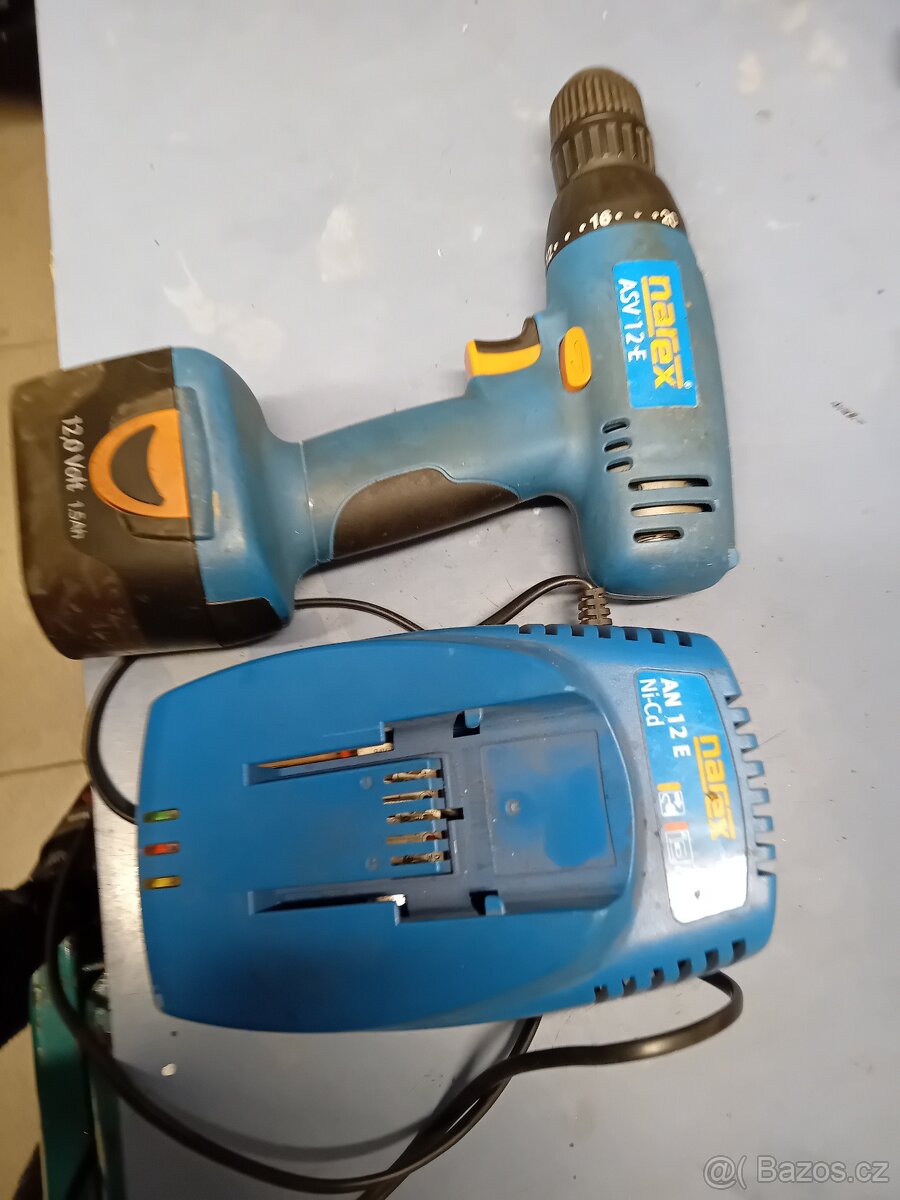 Aku vrtačka a nabíječka.Narex 12v