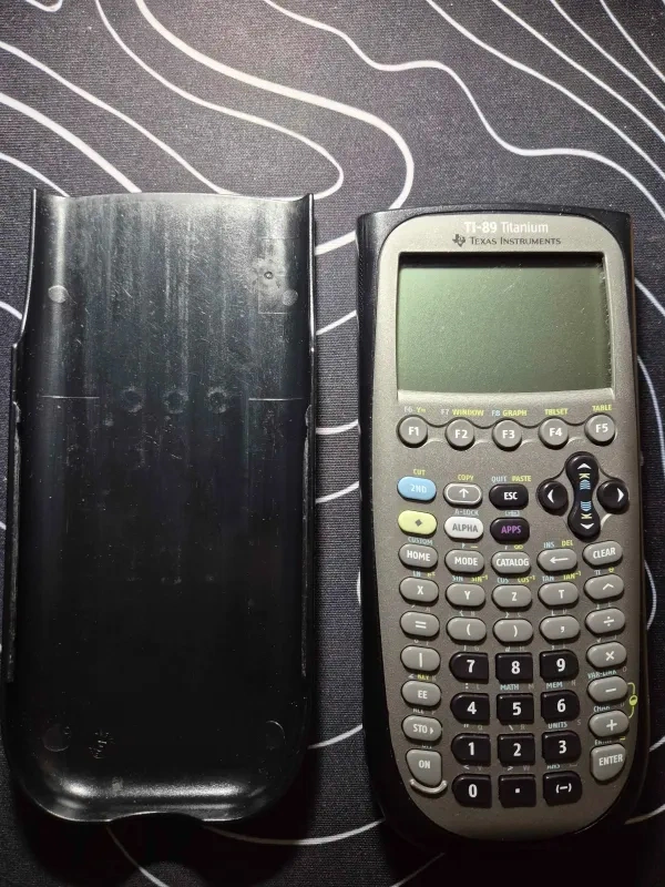 Kalkulačka Ti-89 Titanium + kryt - NEFUNKČNÁ