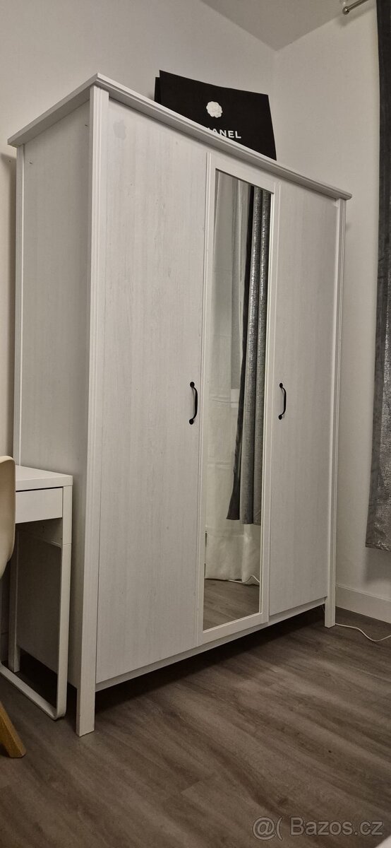 Šatní skříň bílá