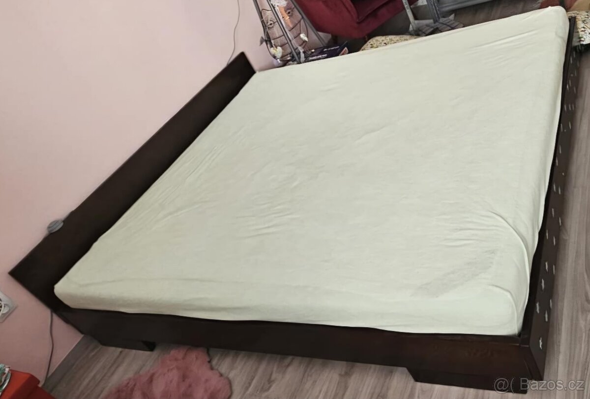 Postel z masivu 180x200