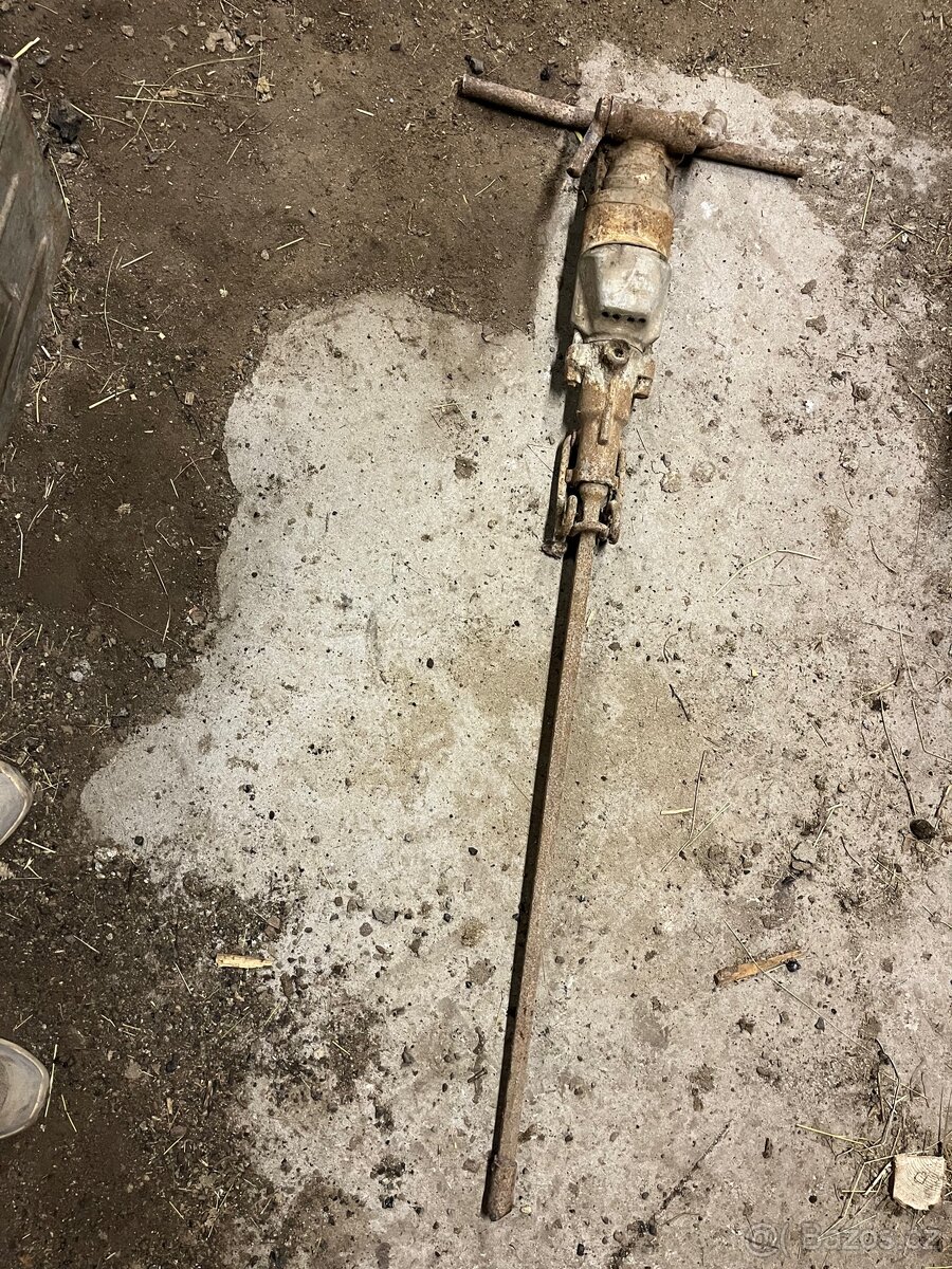 Pneumatická sbíječka – k renovaci / na ND