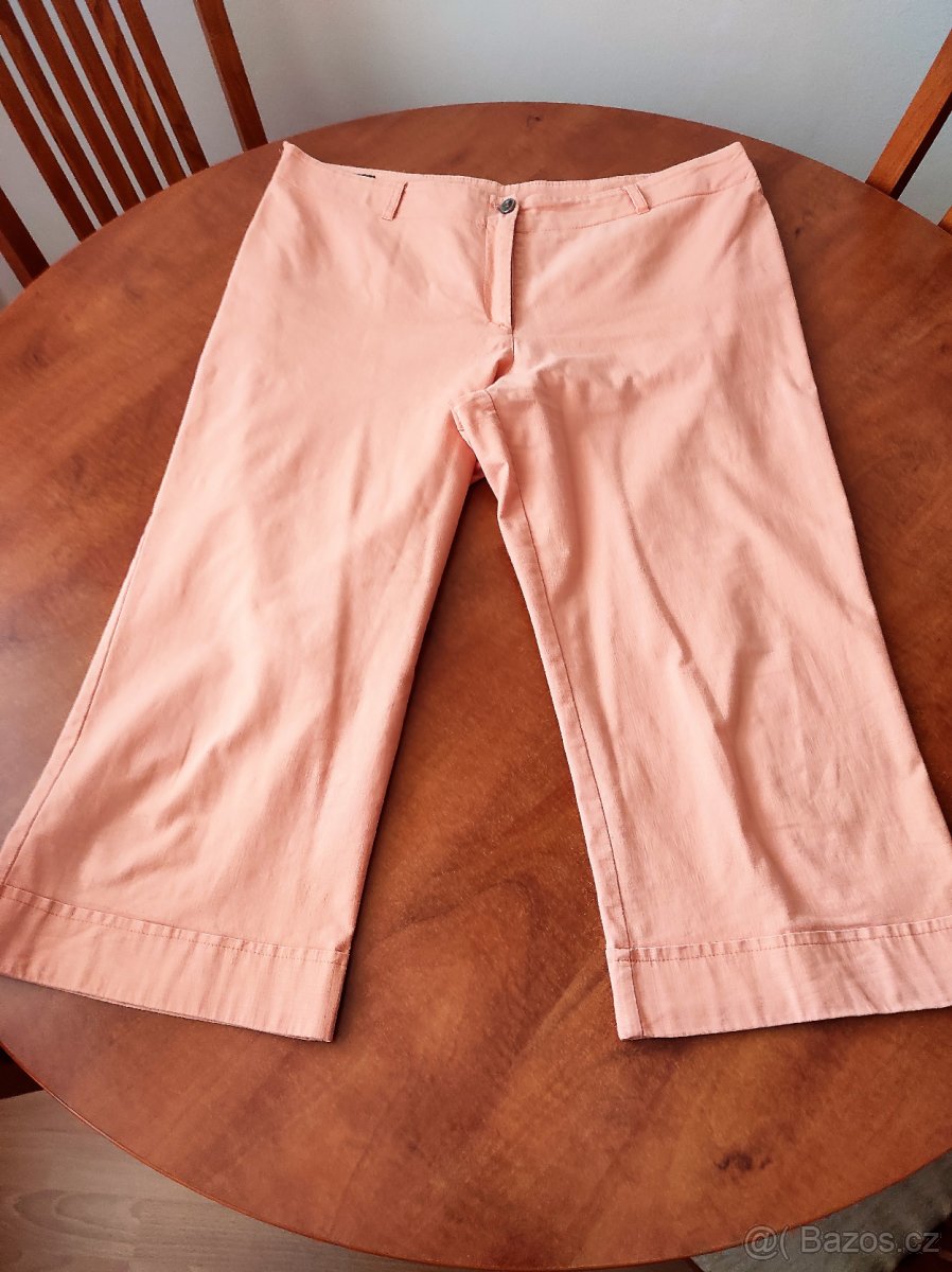 Letní kratší kalhoty velikost 44