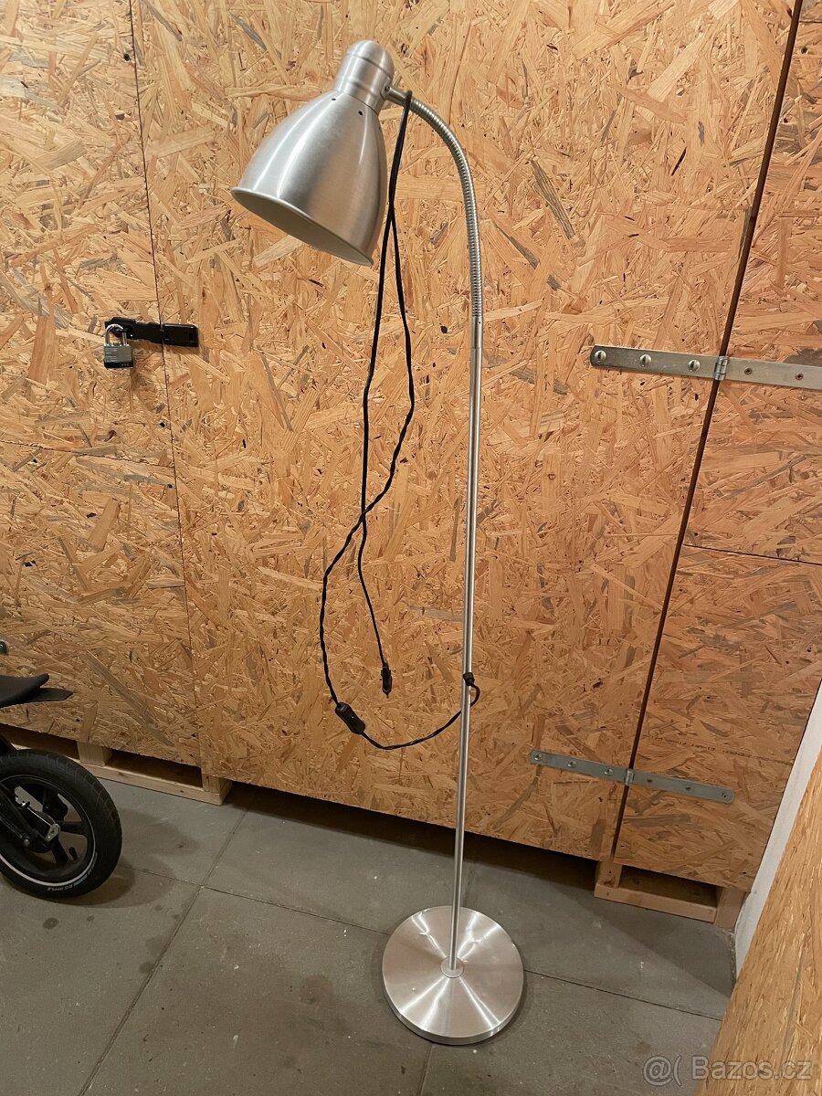stojací lampa Ikea