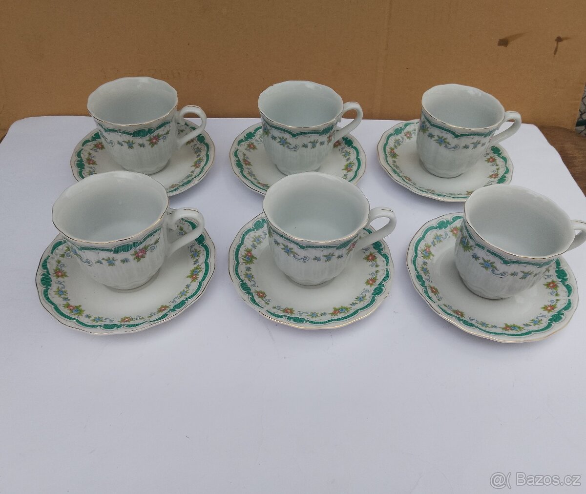 Porcelánové šálky s podšálky