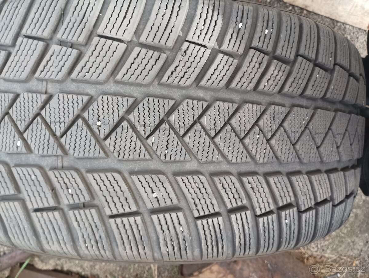 285/40r21