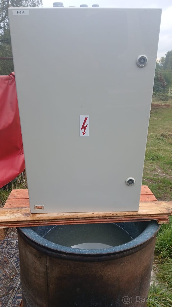 ELEKTRO ROZVADĚČ ROZVODNICE PRO JISTIČE