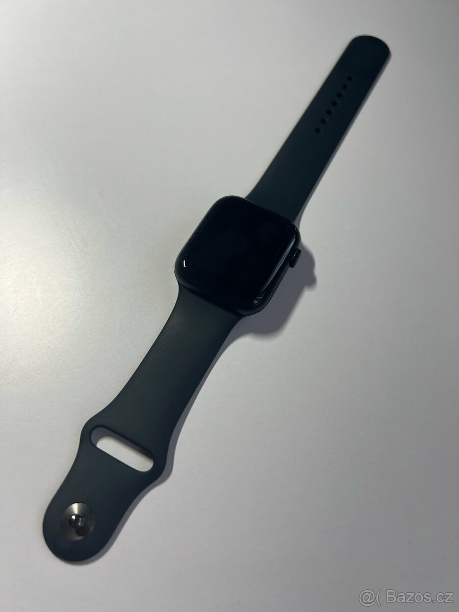 Apple Watch 8 45mm Temně inkoustový hliník