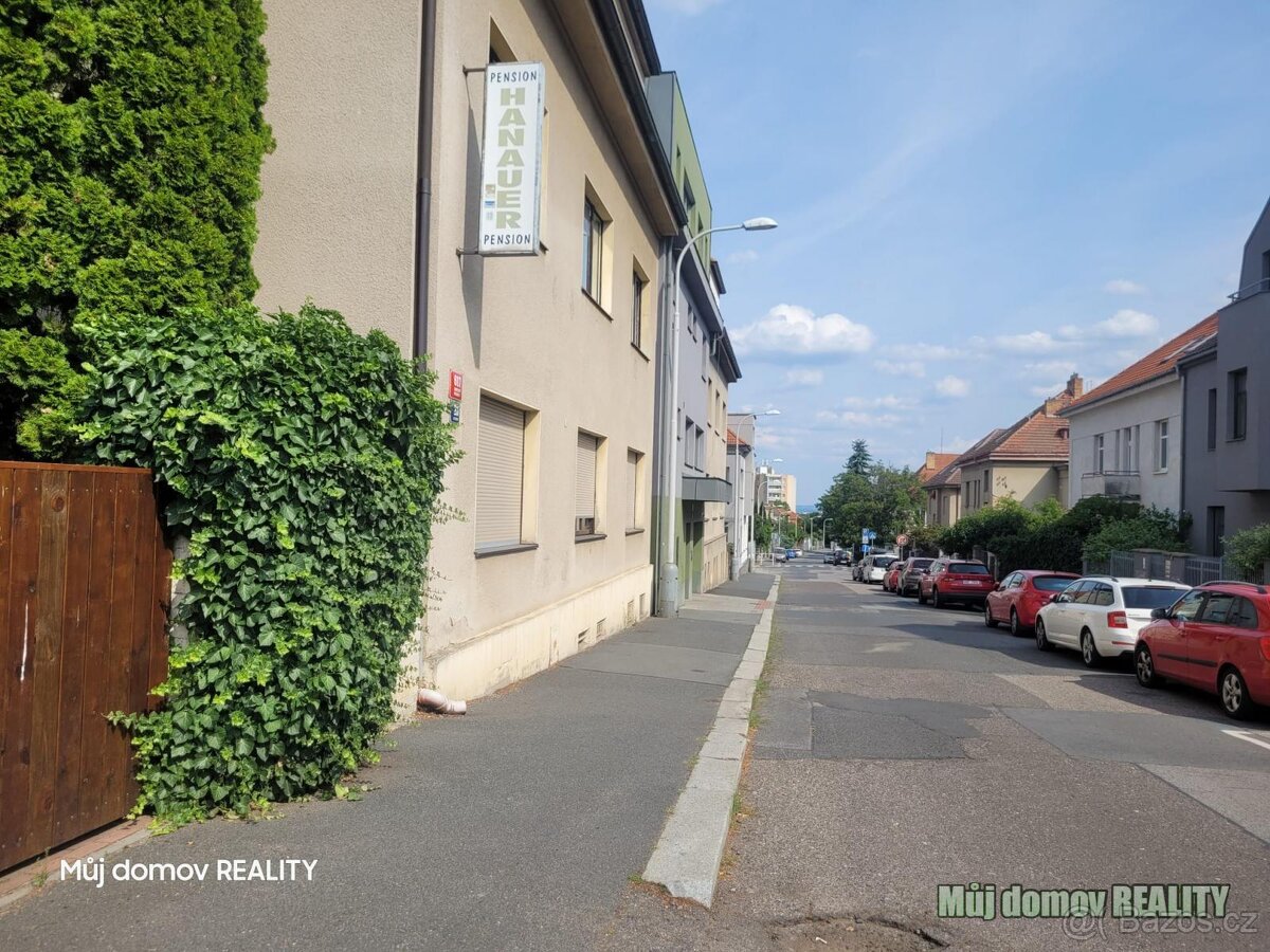 Pronájem bytu 1+kk (27 m) Praha 8 Kobylisy, ul. Ke Stírce.