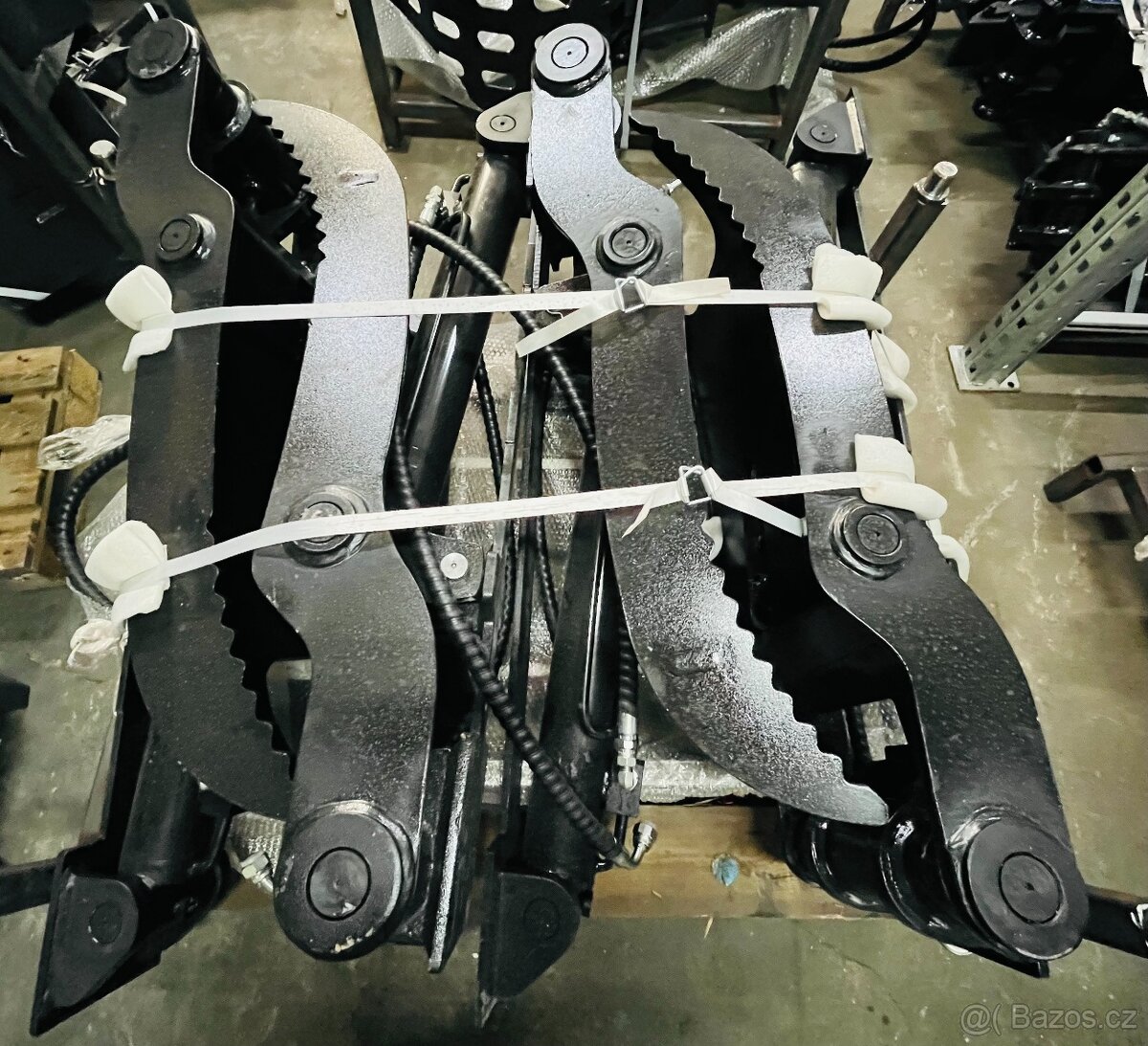 Hydraulický přidržovač pro minibagry
