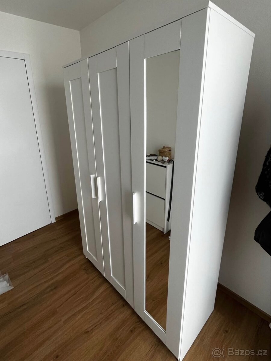 IKEA skříň Brimnes se 3 dveřmi + 2 extra police, bílá
