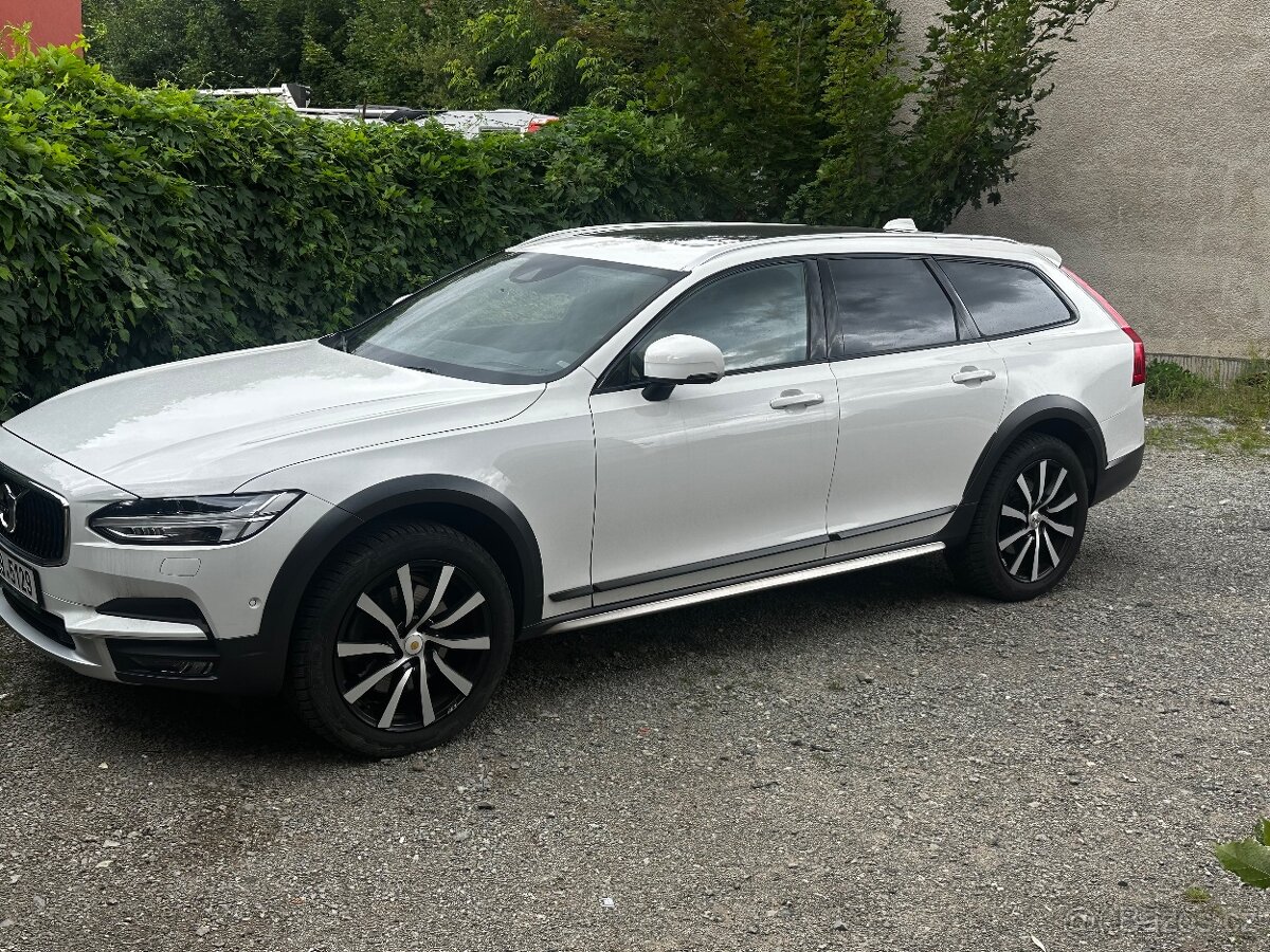 Alu kola vč zimní pneu 235/50/19 et45