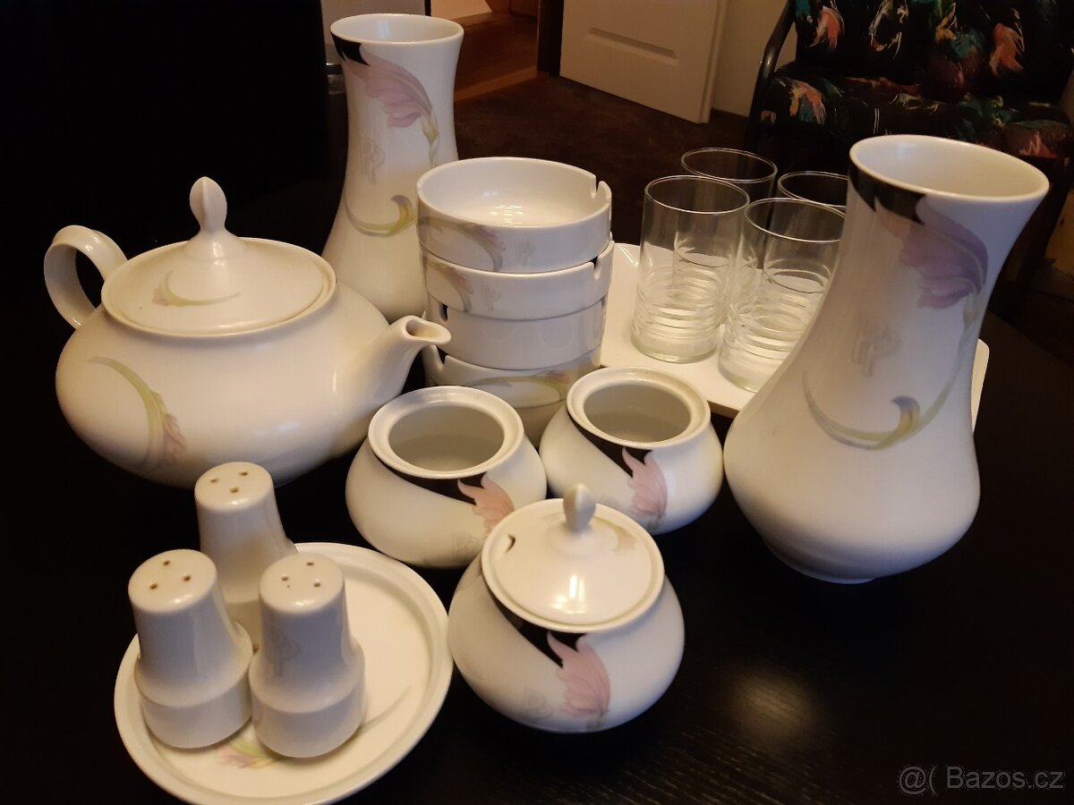 Porcelánové hrníčky,podšálky,cukřenky,konvičky,vázičky aj.