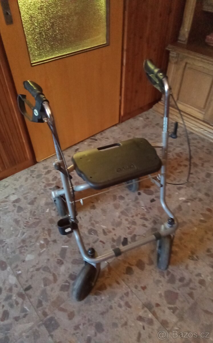 CHODÍTKO PRO SENIORY NA KOLEČKÁCH