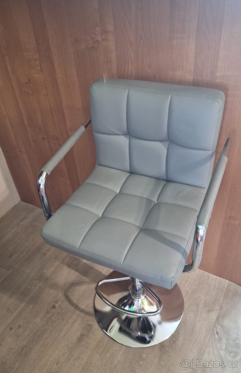 Barova židle Šeda Pěkny stav Cena 1100kč