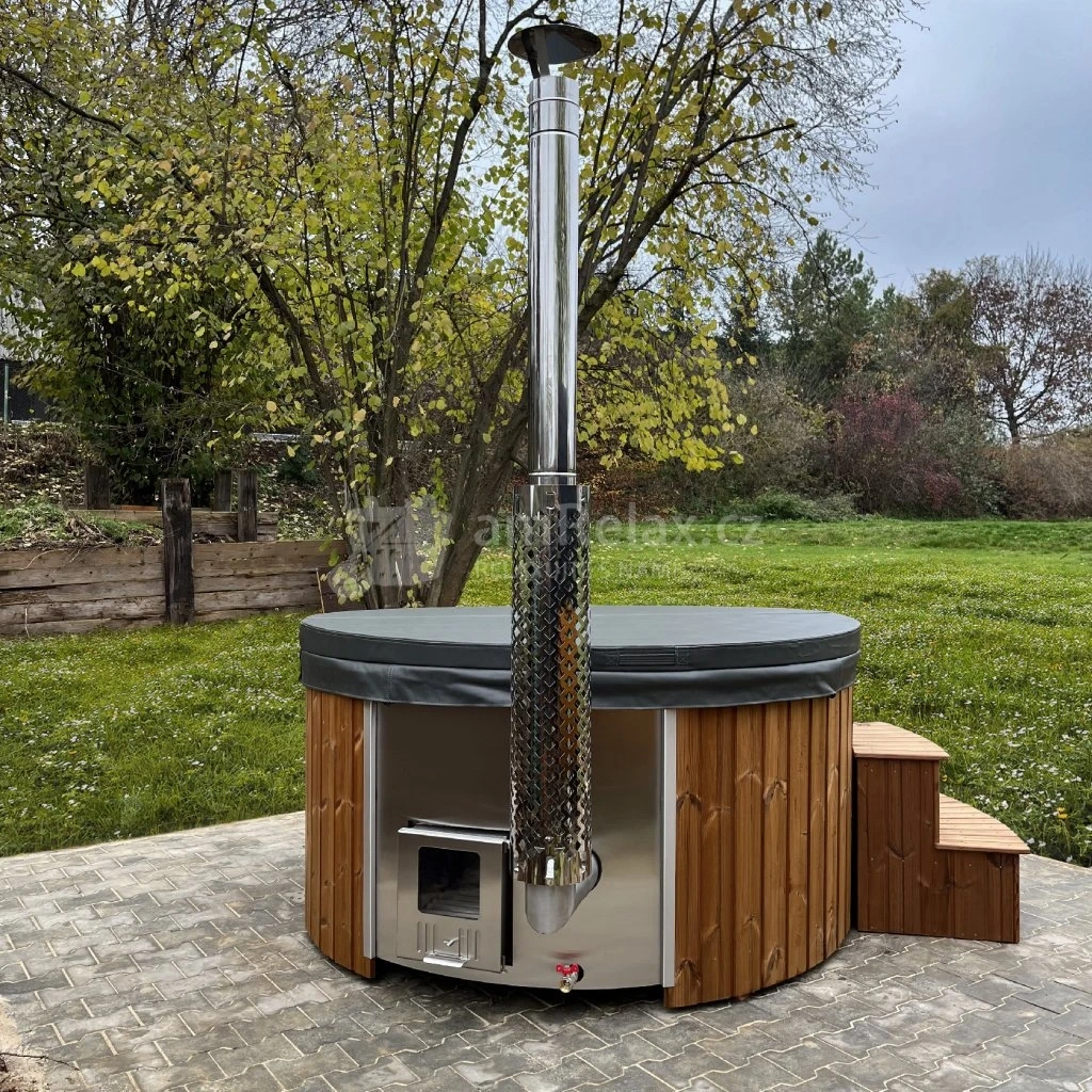 Koupací sud s hydromasážním a aeromasážním systémem