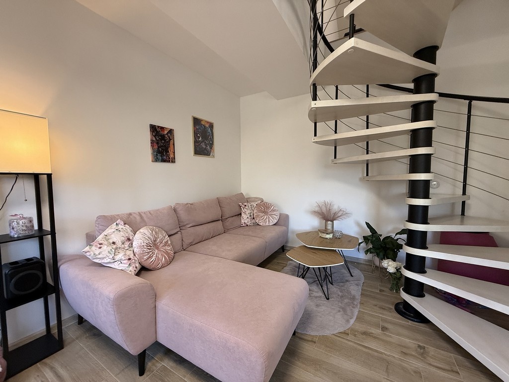 PRONÁJEM MEZONETOVÉHO BYTU 3+KK O CP CCA 64,49 M2, ROSTĚNICE