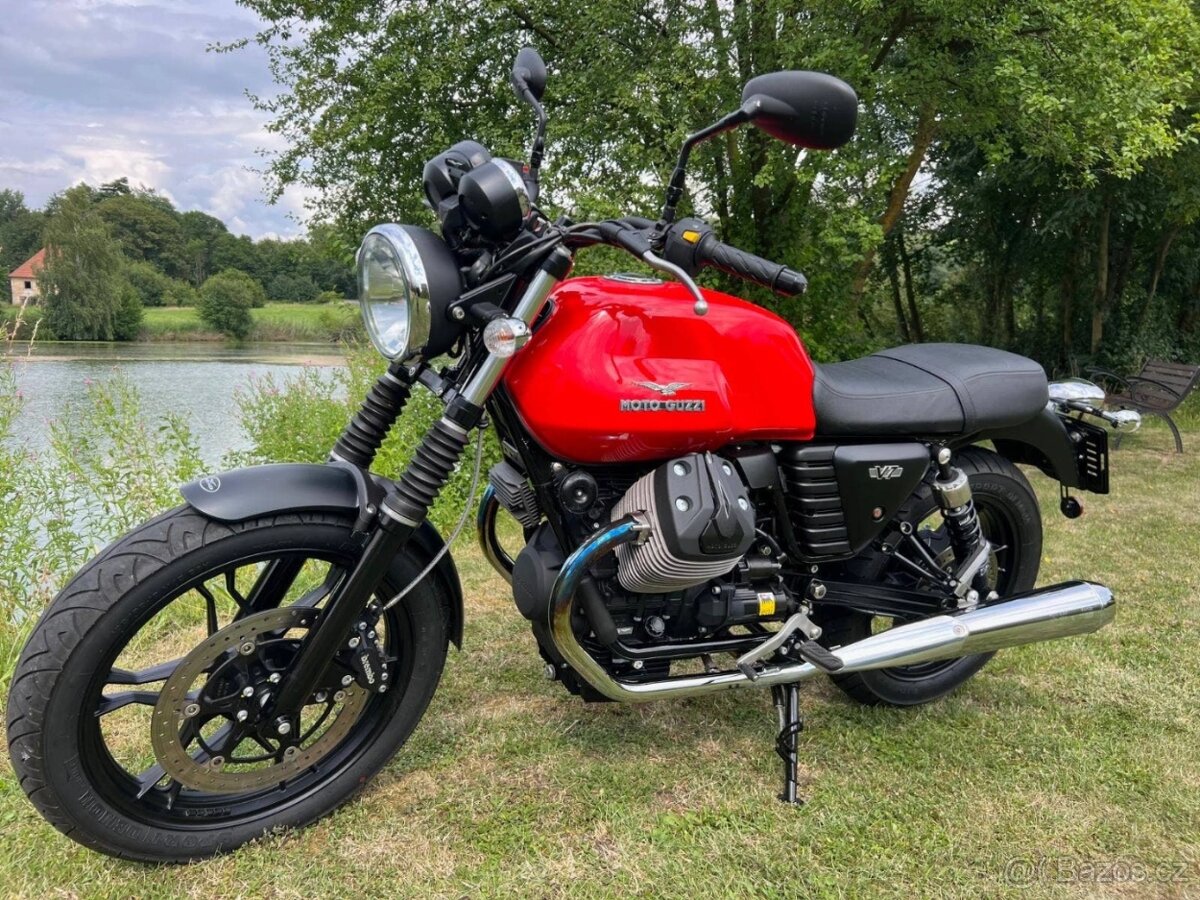 Moto Guzzi V7 II Stone