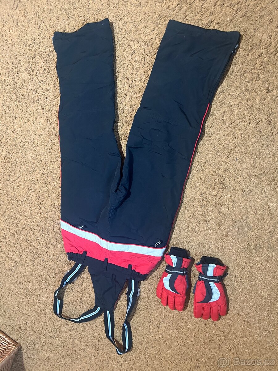 Lyžařské kalhoty velikost 146
