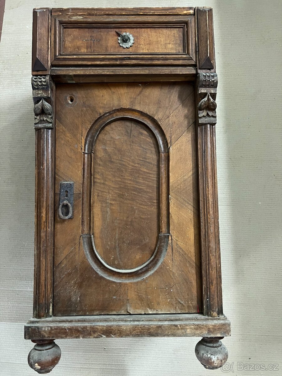 Starožitná skřiň / skřiňka