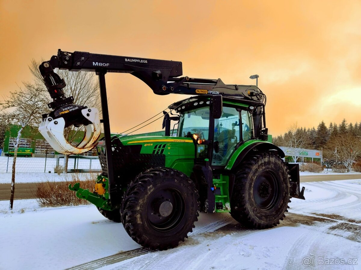 Lesní traktor JOHN DEERE 6145R + vyvážečka
