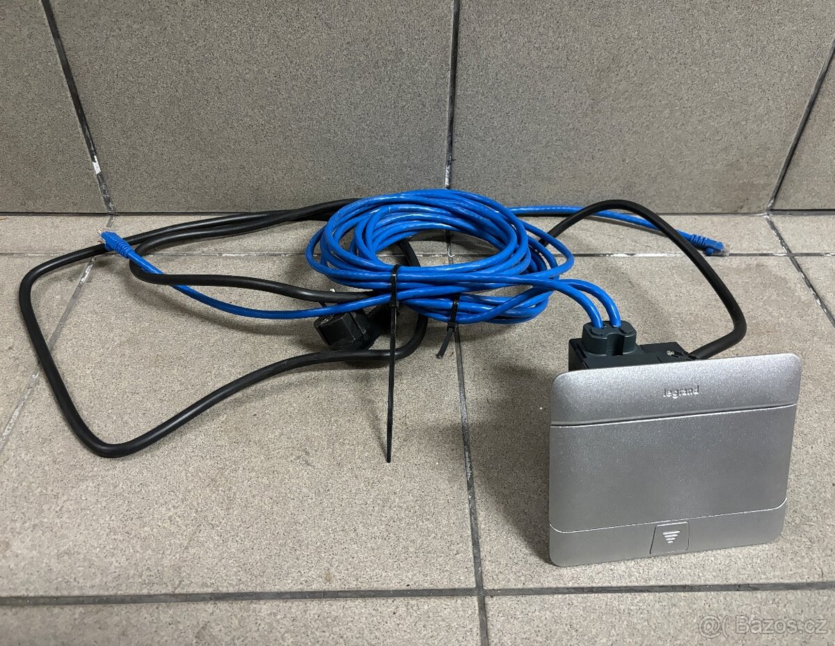 Elektrická zásuvka Pop-Up Legrand.