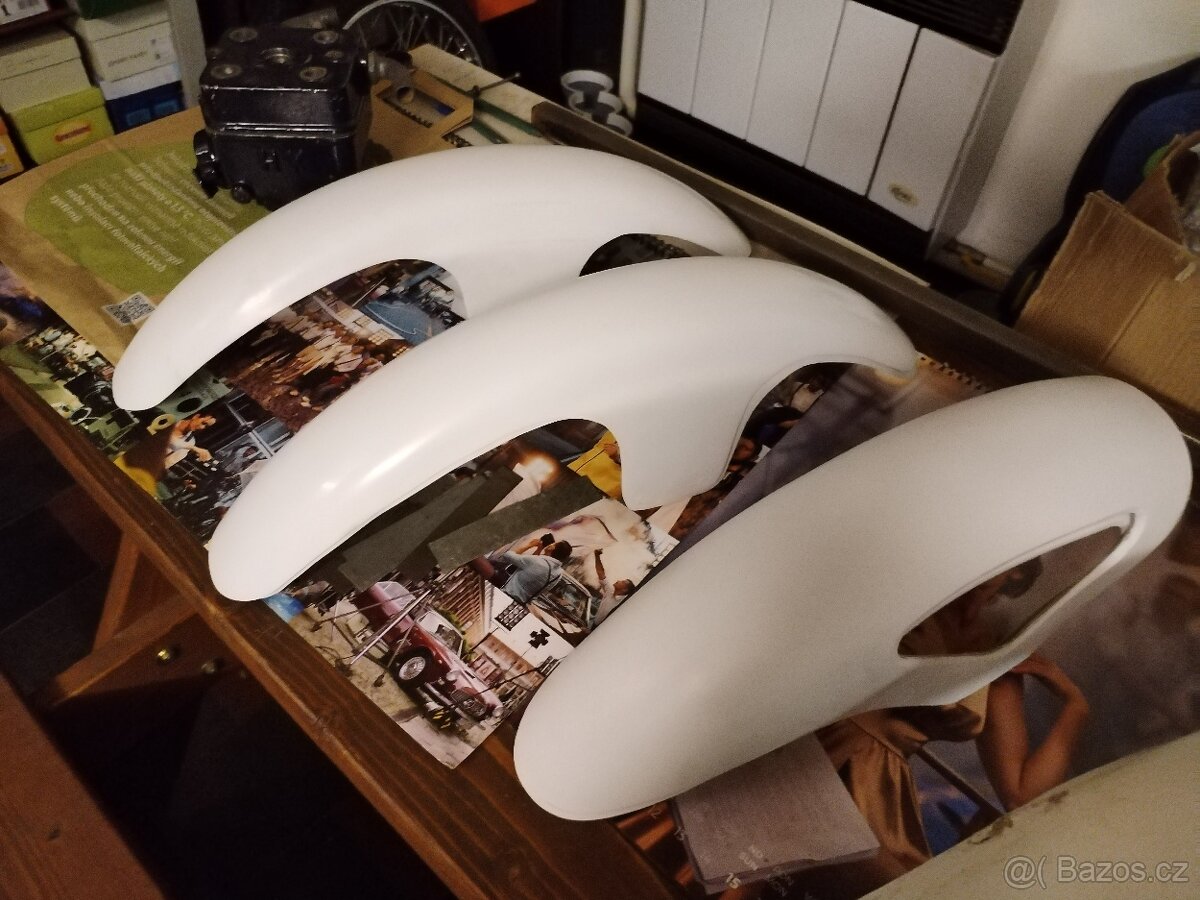 Přední laminátový blatnik