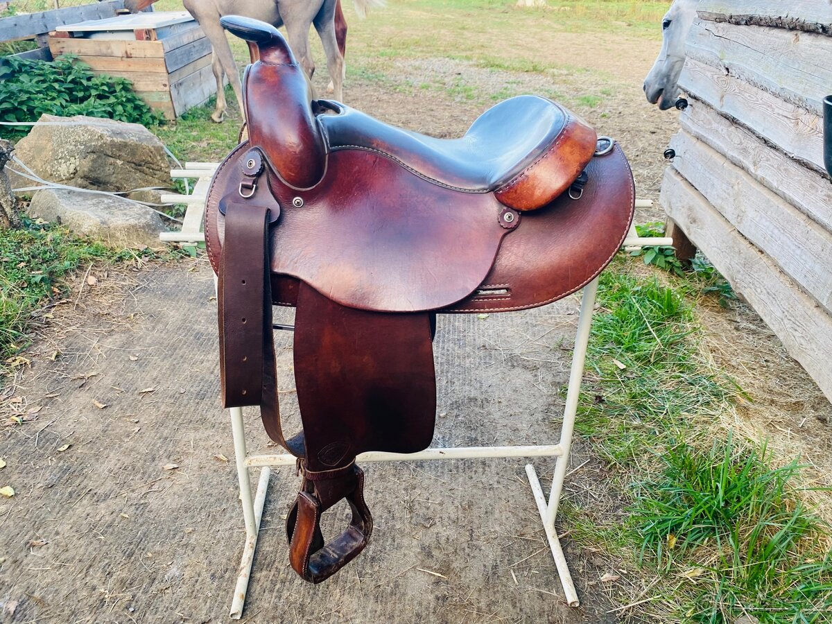 Westernové sedlo Textan