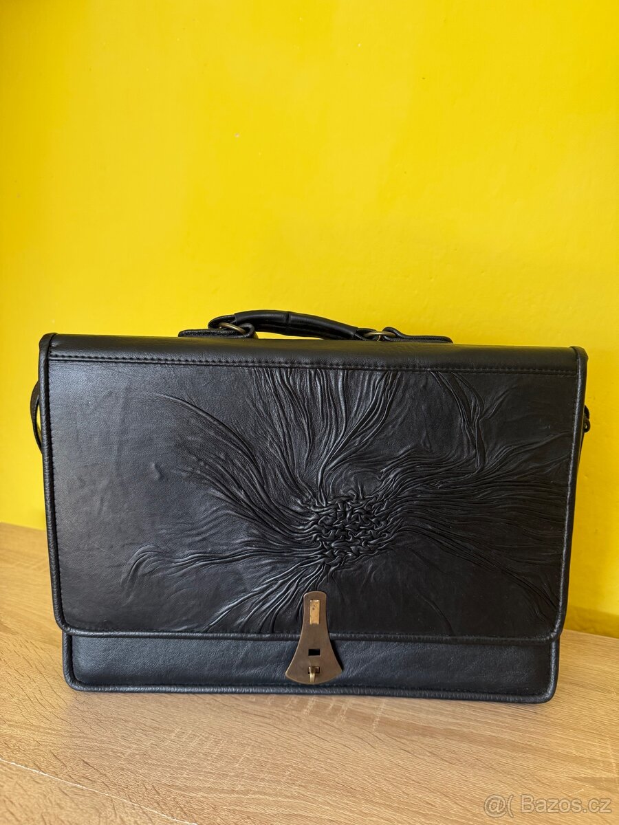 Dámská kožená brašna na notebook