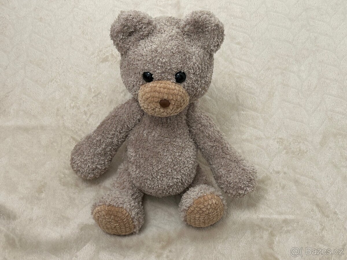Hnědý háčkovaný medvídek
