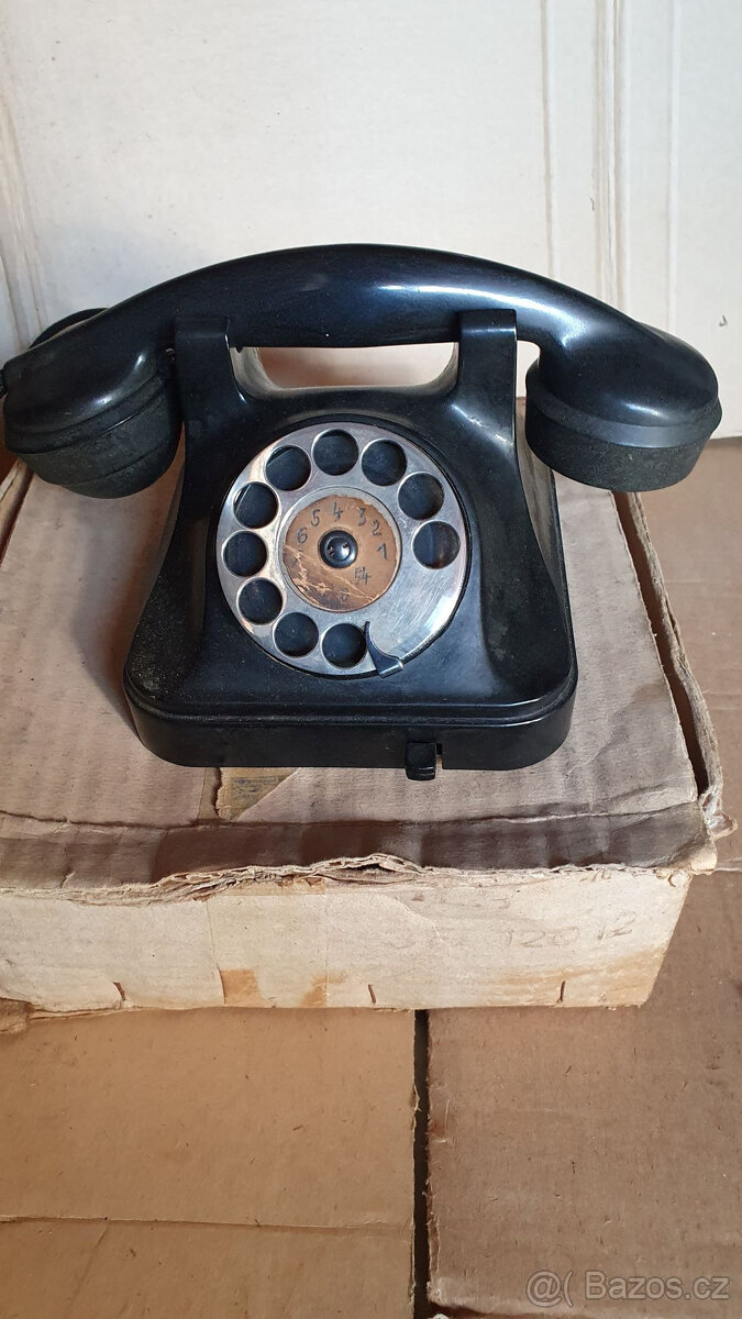 starožitný telefon