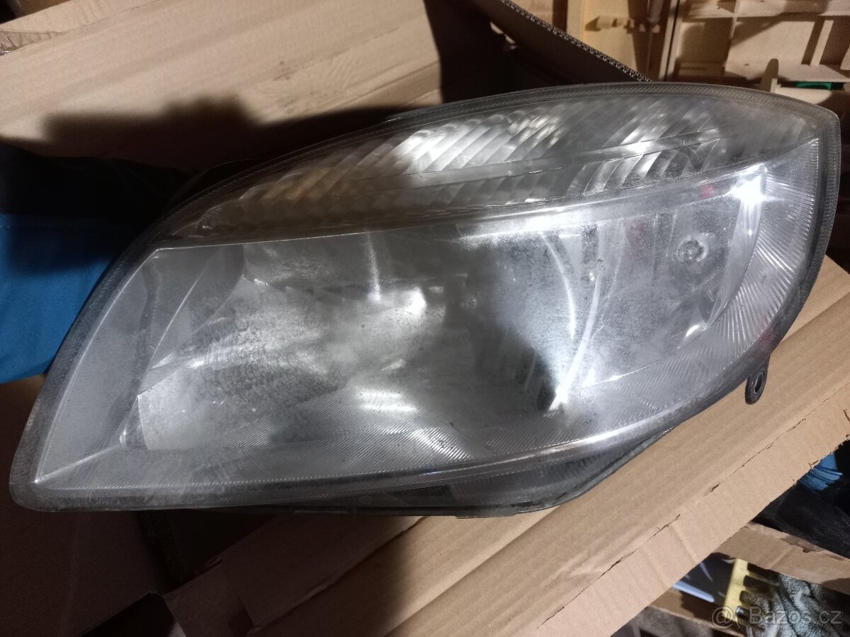 Fabia II přední světla