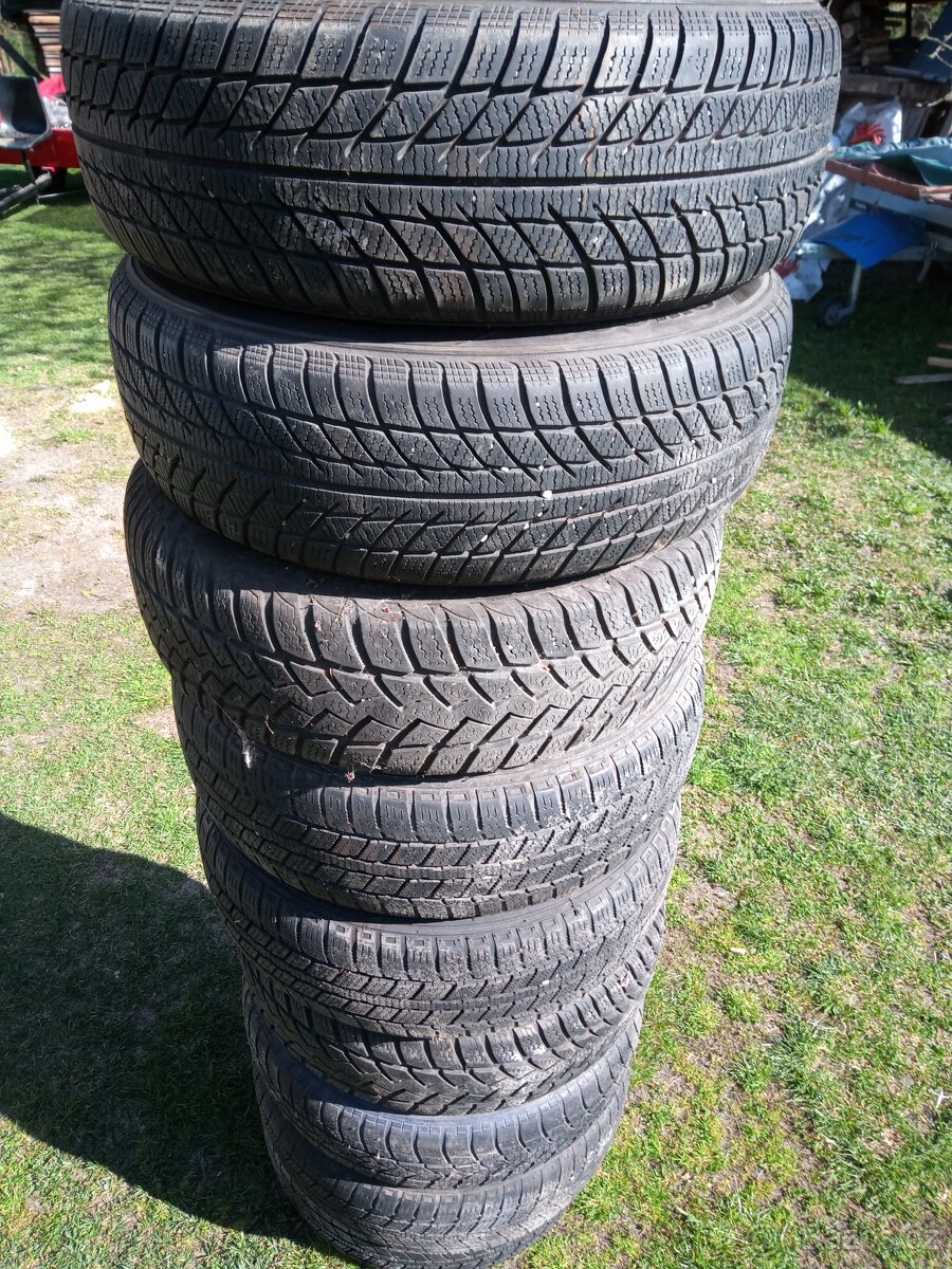 Prodám disky obuté na Toyota Corolla