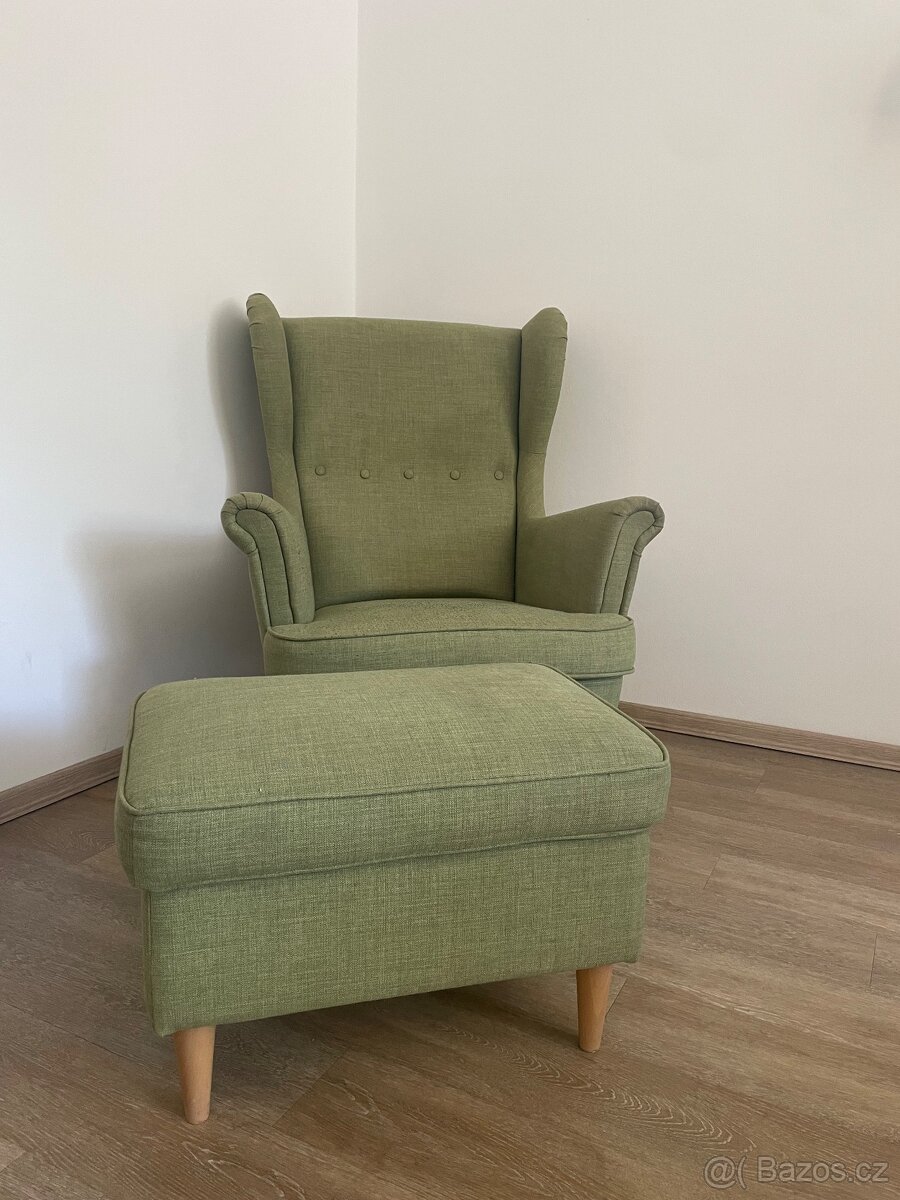 Křeslo ikea Strandmon s podnožkou