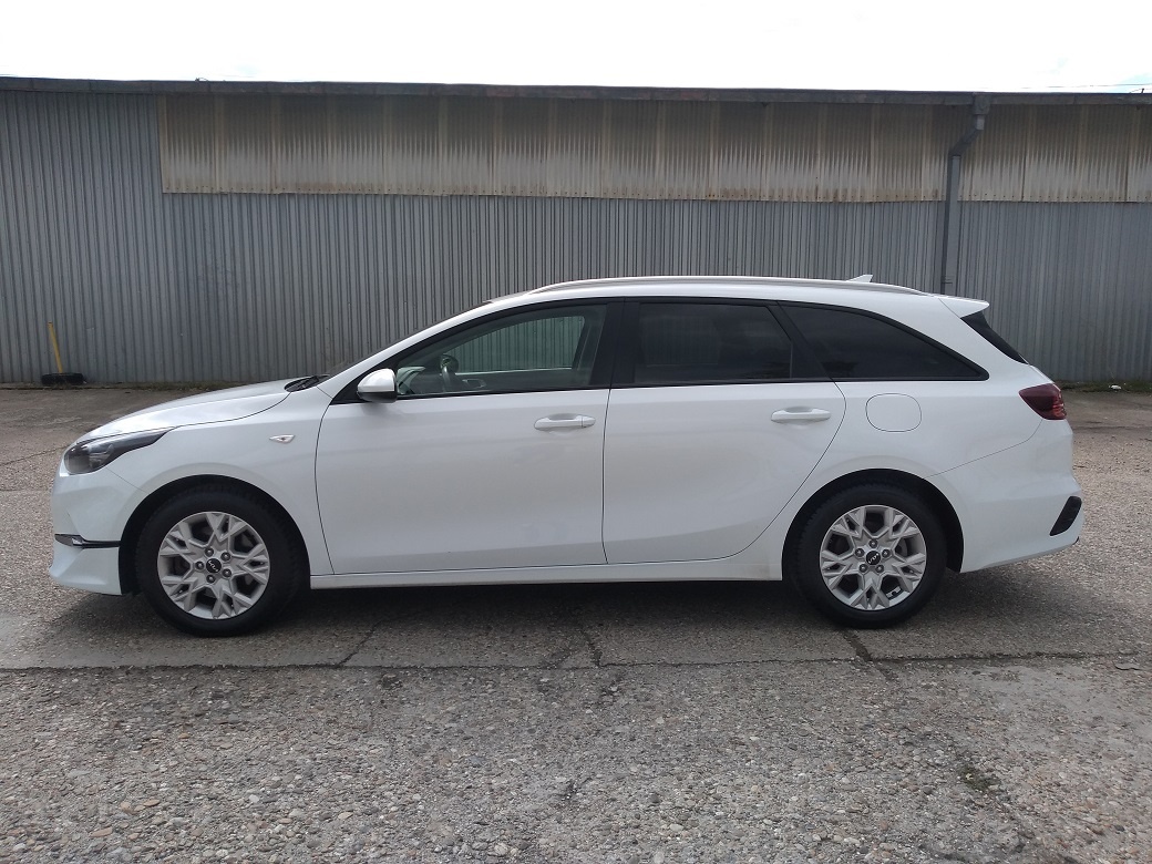 2022_KIA Ceed combi 1.5 turbo_1.maj.SR_234.000Kč netto_