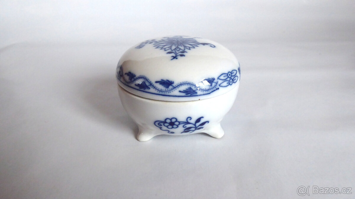 T010b_ Dóza, cibulák, porcelán, retro