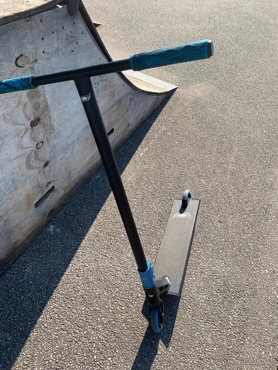Flyby Pro Street L freestyle koloběžka | Black Blue